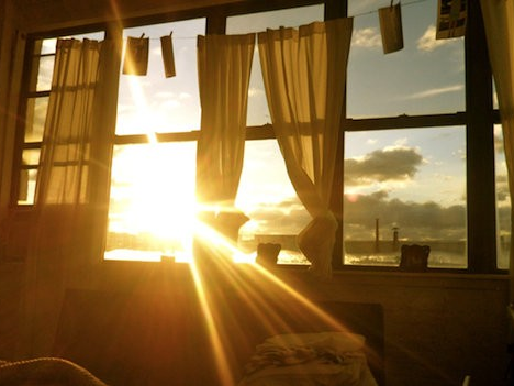 Phong Thủy Cửa Sổ và Ánh Sáng